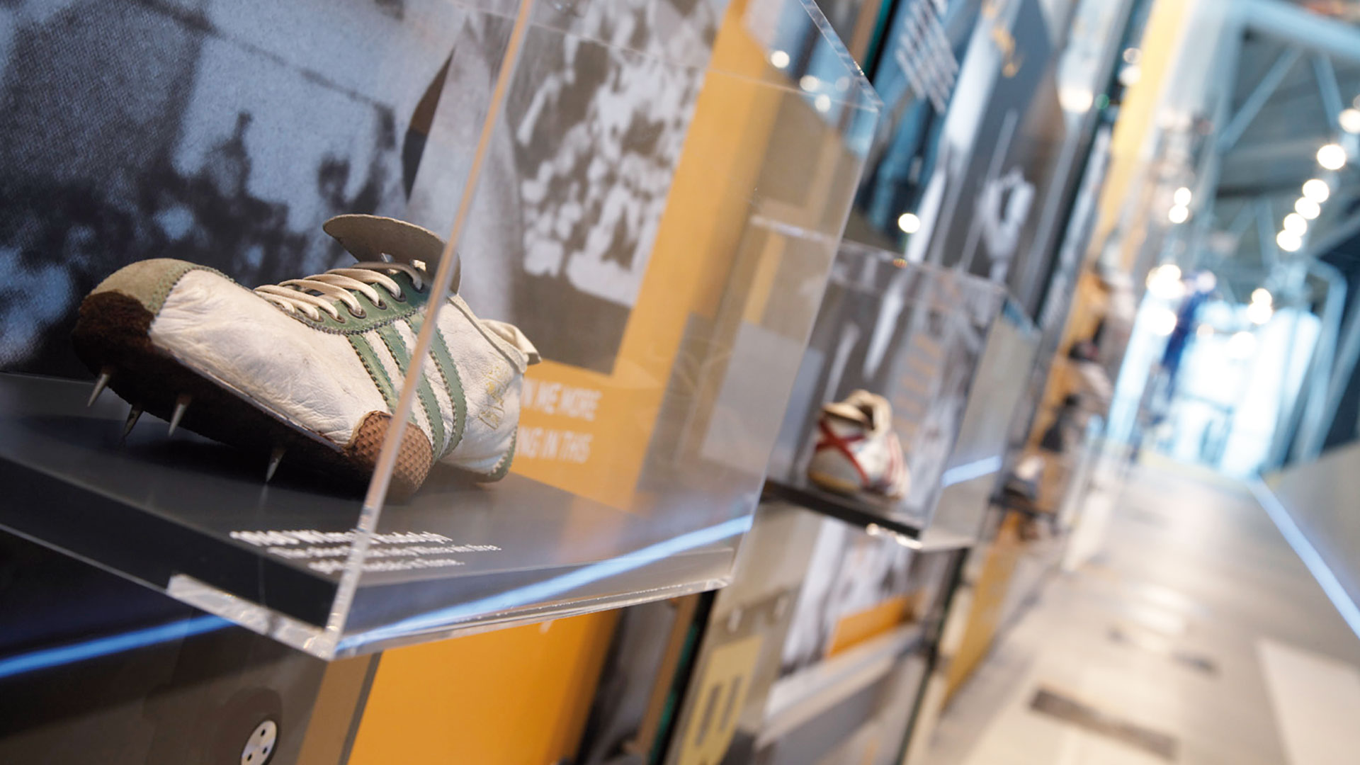 Dart inszeniert die Ausstellung Walk of Fame 2007 für adidas