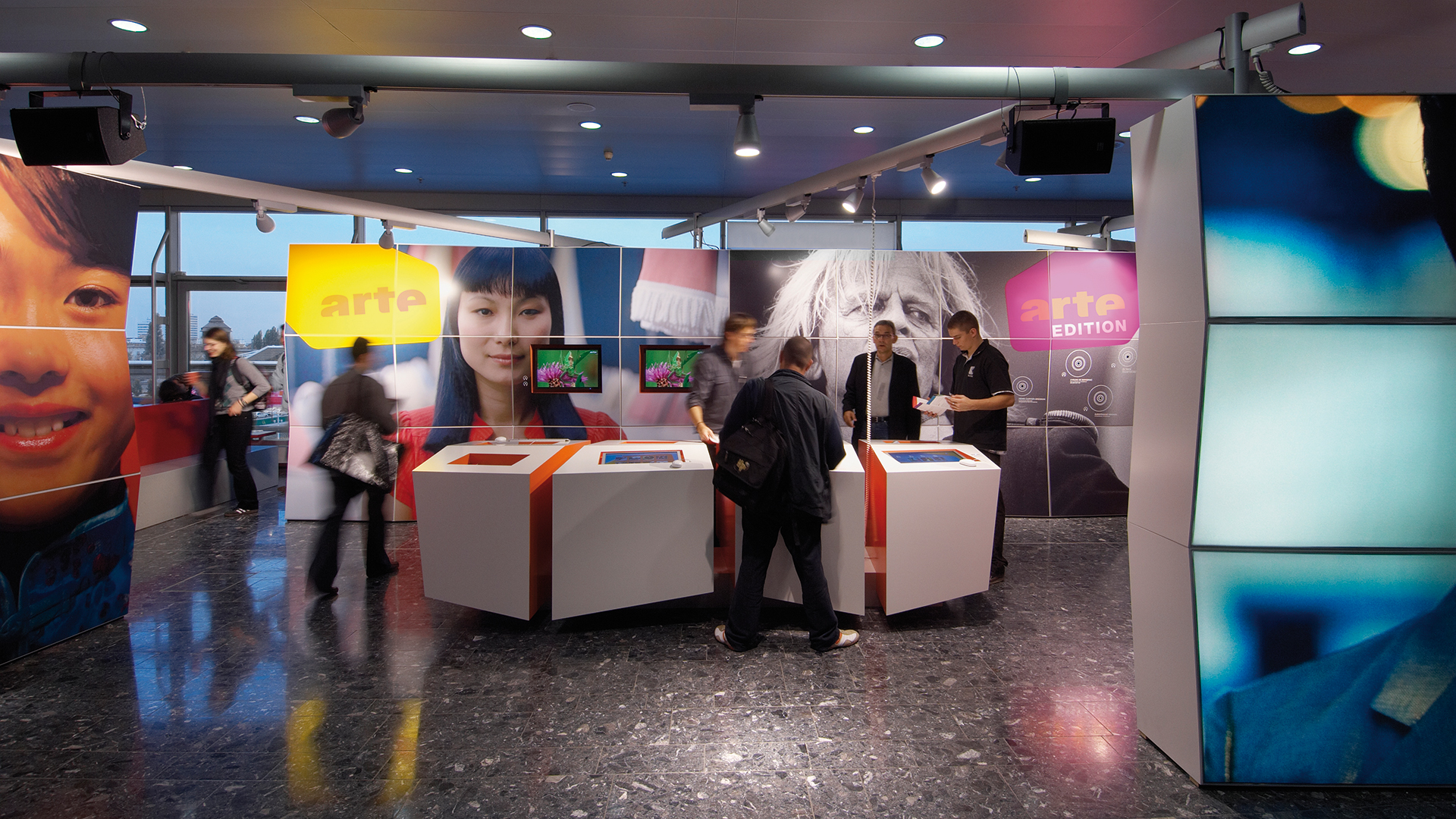 Dart iszeniert den Messestand von ARTE auf der Buchmesse Frankfurt 2010