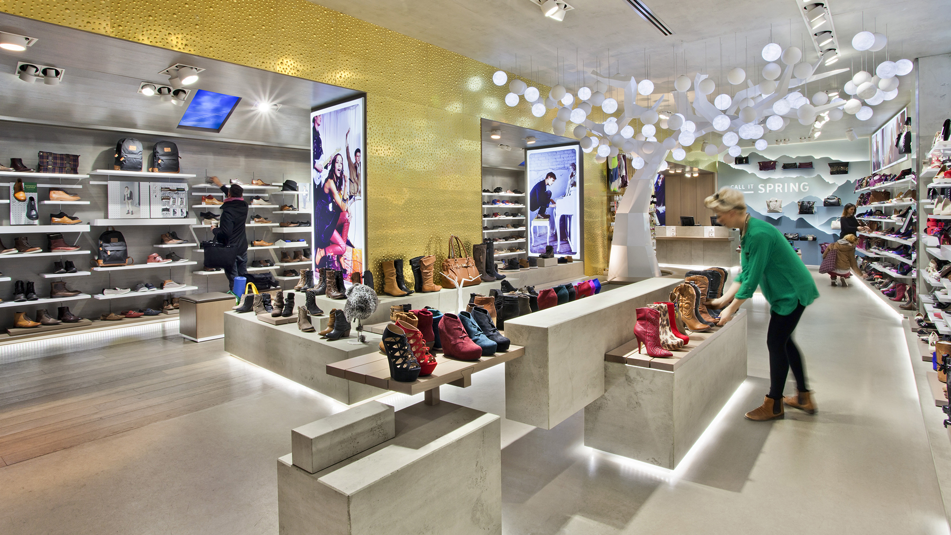 Dart stages the shop concept for Aldo CIS for the flagship store on Oxford Street