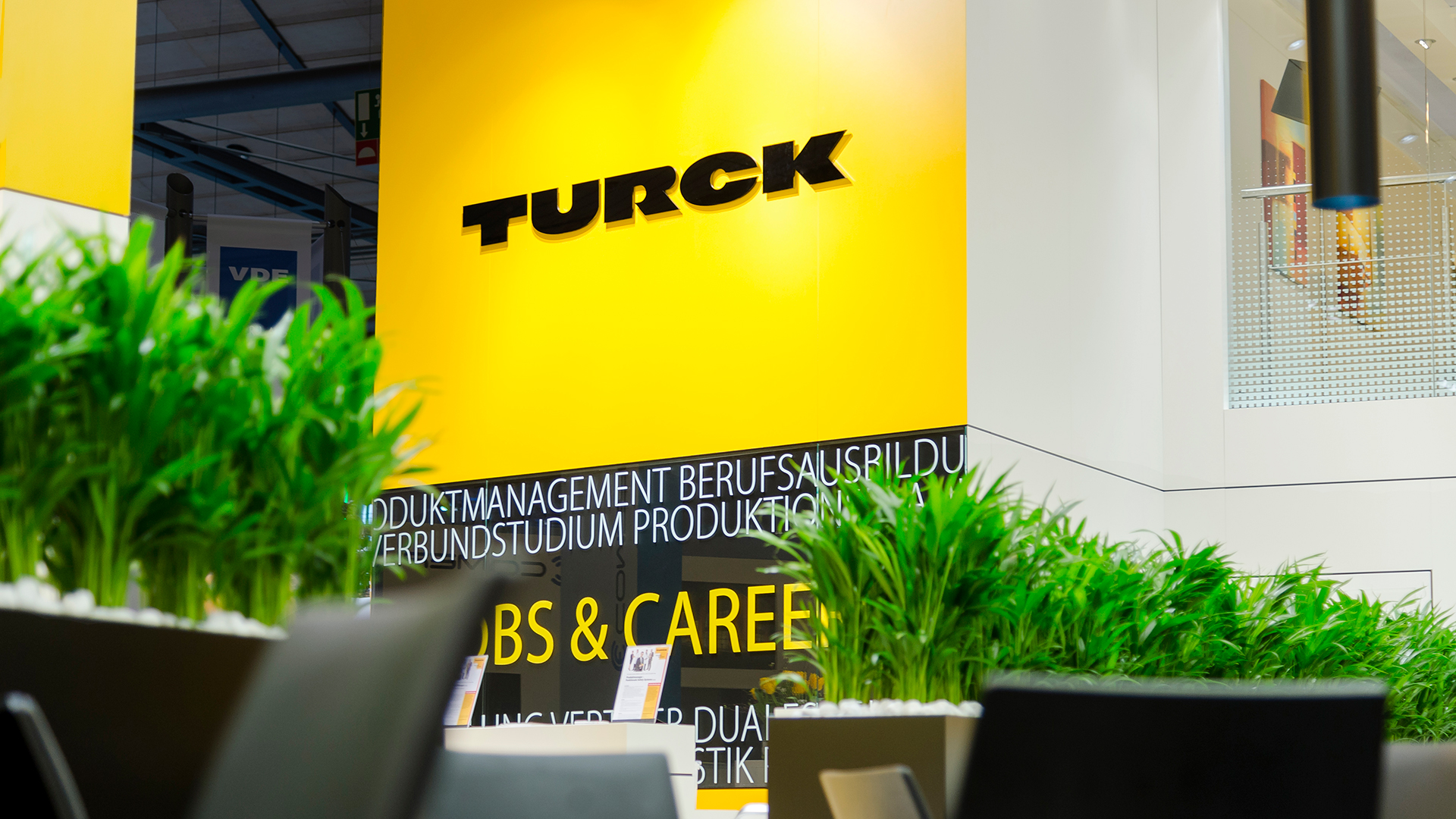 Dart iszeniert den Messestand von Turck auf der HMI 2014