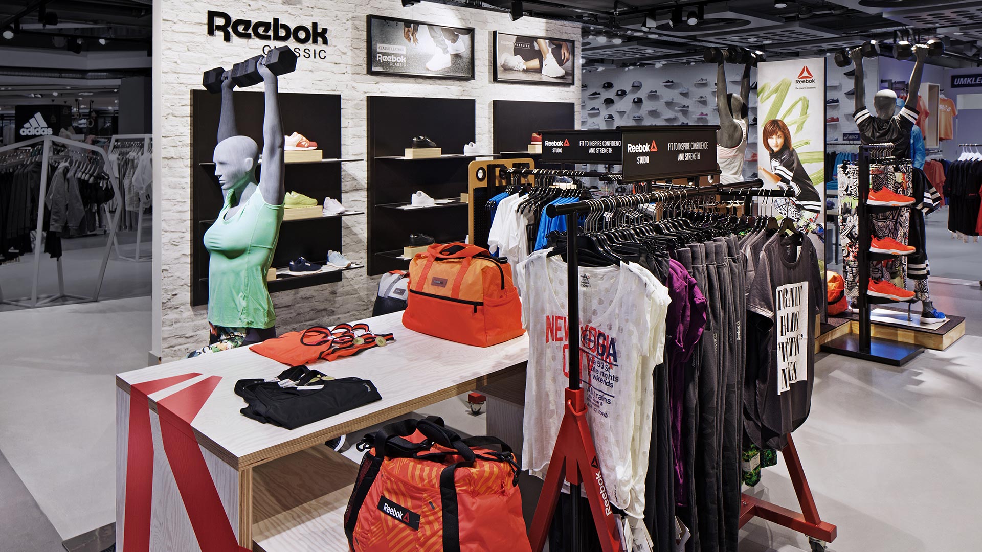 Reebok - Retail Design on Behance