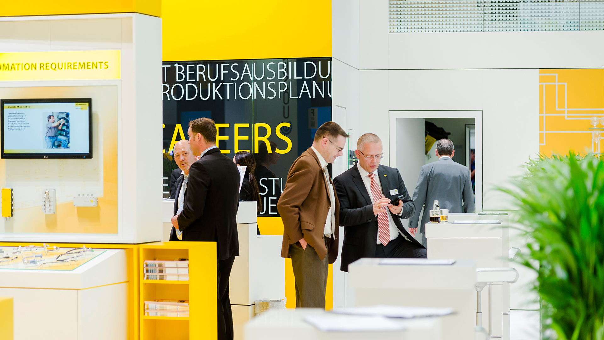 Dart iszeniert den Messestand von Turck auf der HMI 2014